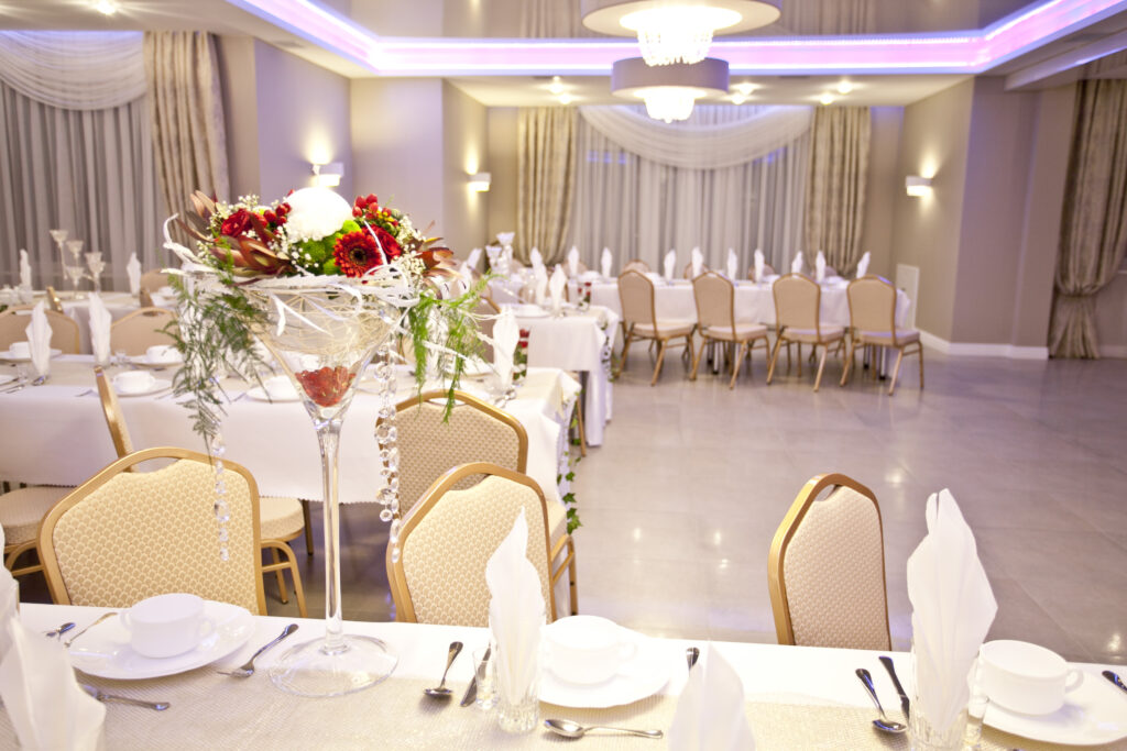 Wesela na Kaszubach - sala weselna, obsługa, poczęstunek i dekoracje